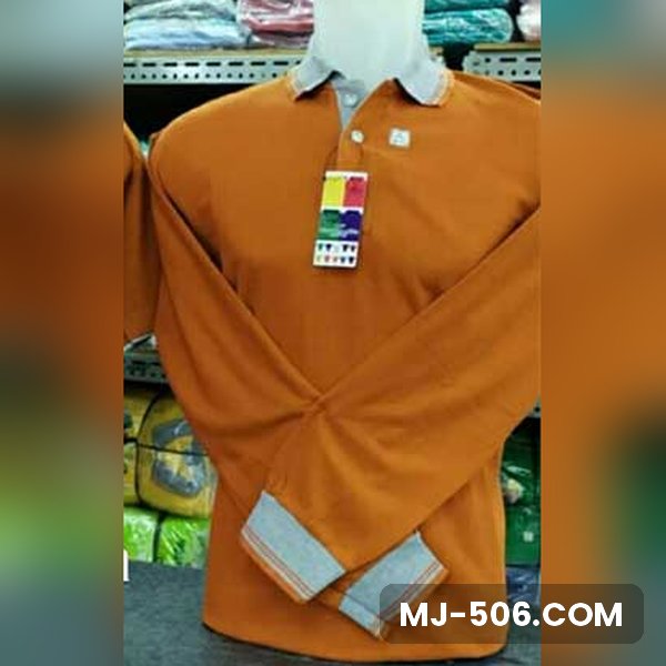 Polo Shirt Lengan Panjang Coklat Bata Polo Shirt Lengan Panjang Coklat Bata dipajang di manekin, polo shirt lengan panjang coklat bata dengan kerah dan manset lengan abu