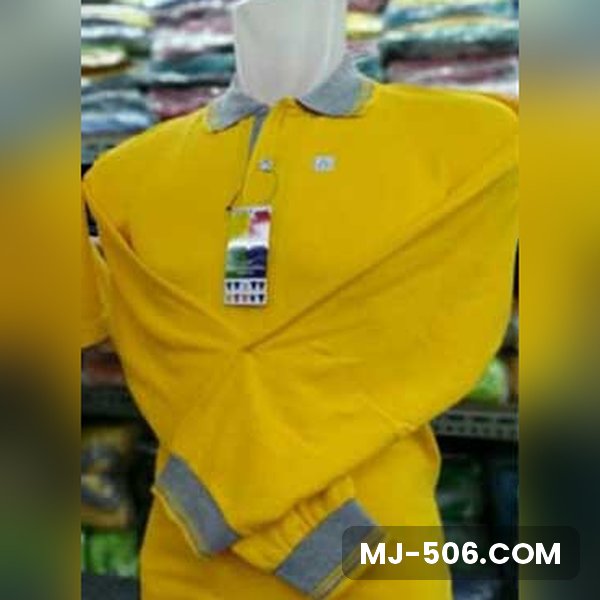 Polo Shirt Lengan Panjang Kuning Kenari Polo Shirt Lengan Panjang Kuning Kenari dipajang di manekin, polo shirt lengan panjang kuning kenari dengan kerah dan manset lengan abu